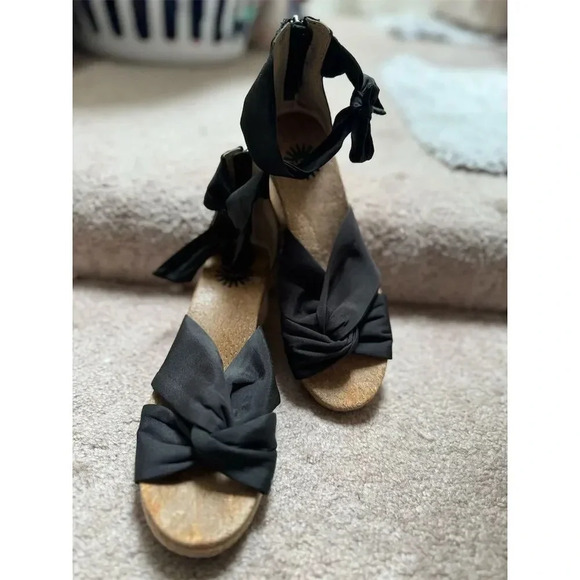UGG Traci Espadrille Ankle Strap Wedge Sandals Black Women's Size 6 - Picture 2 of 9